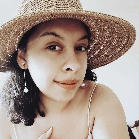 Meet your Posher, Laurie - Picture 1 of 1